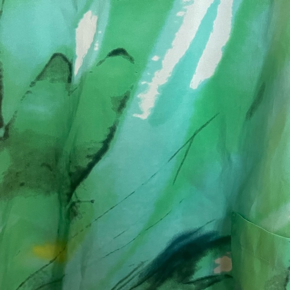 The Limited. Green abstract top. Size medium.  Great condition. Pocket detail - Picture 3 of 4